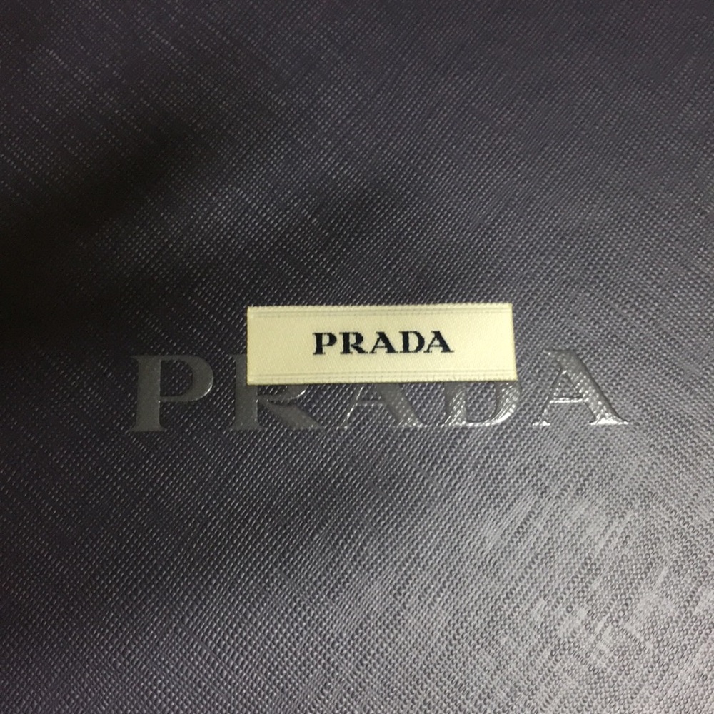 🖤PRADA💕Magnetic 🧲 box NEW - Picture 3 of 7